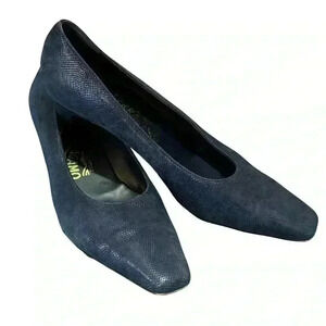 Salvatore Feragamo womens navy pumps 9.5 vintage heels snakeskin pattern shoes